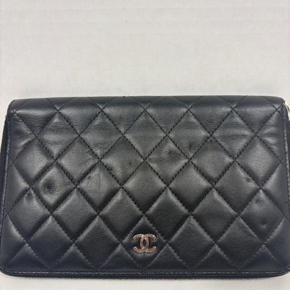 Chanel WOC Wallet On Chain Black Quilted Lambskin Silver CC Logo Zip Around